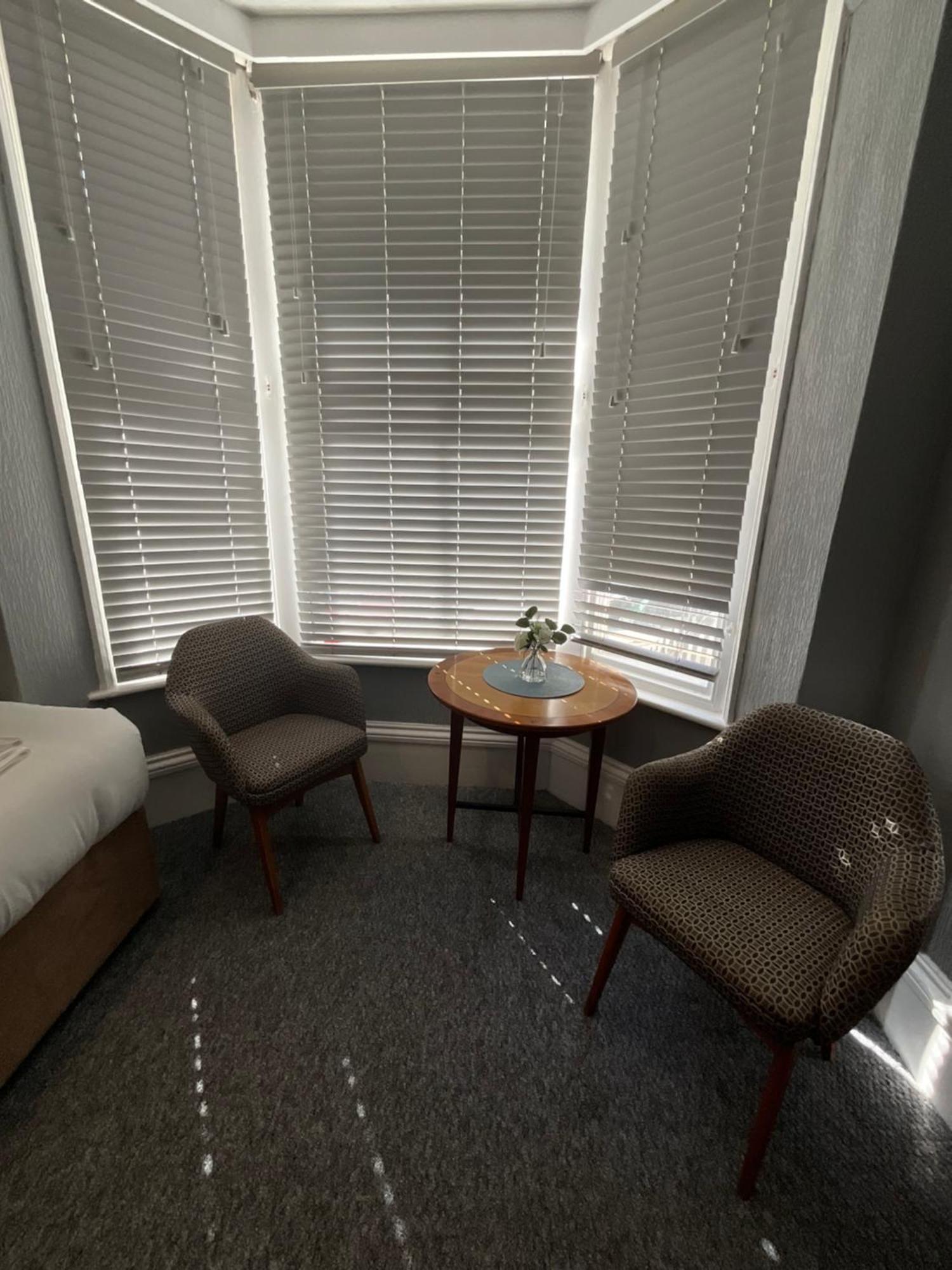 Sterling Lodge Hotel อีสต์บอร์น ภายนอก รูปภาพ