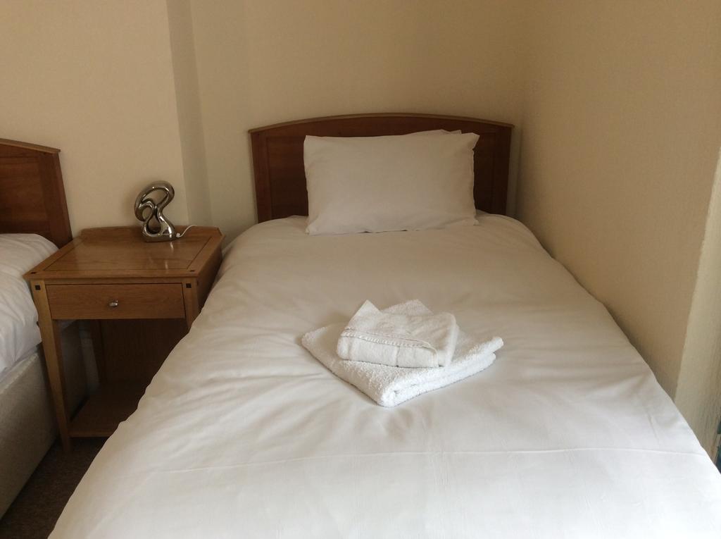 Sterling Lodge Hotel อีสต์บอร์น ภายนอก รูปภาพ